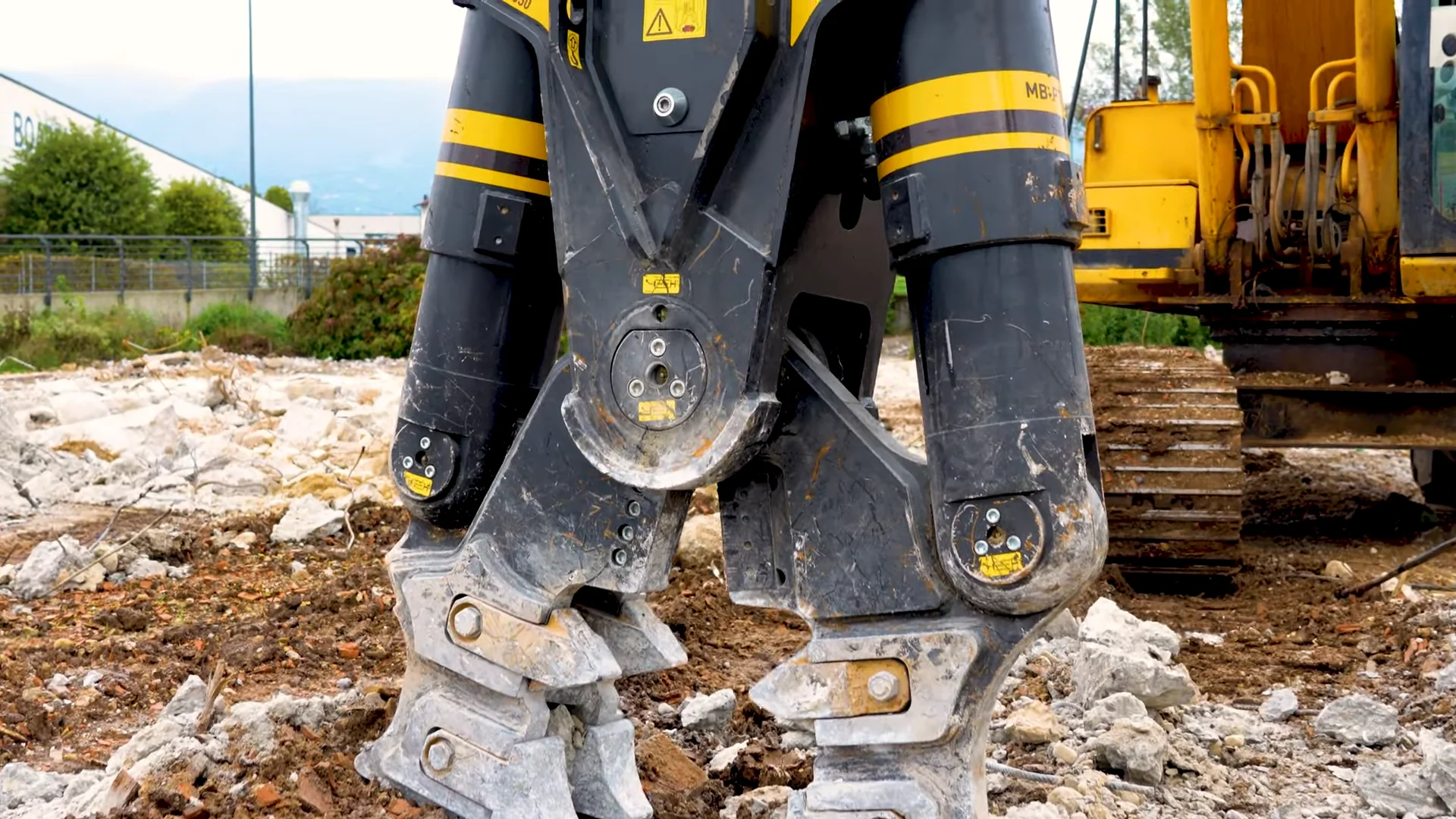 MB Crusher Demolition Pulverizer | Model MB-P380 | Overall Width 13" | Hydraulic Flow Rate 5–7 GPM | Machine Size 3-7 Ton | For Excavators, Backhoe Loaders & Skid Steer - Image 5