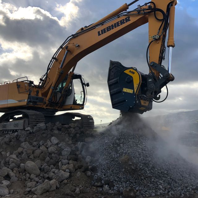 MB Crushers Bucket Crusher | Model BF120.4 S4 | Mouth Opening Width 47" | Machine Size 30-45 Tons | For Excavators - Image 3