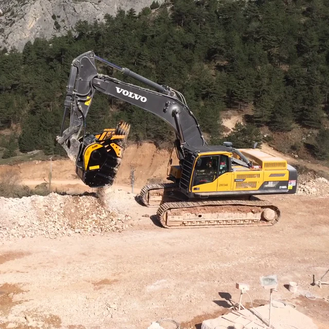 MB Crushers Bucket Crusher | Model BF135.8 | Mouth Opening Width 51" | Machine Size 43+ Tons | For Excavator - Image 3
