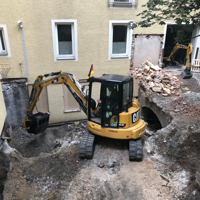 MB Crushers Bucket Crusher | Model MB-C50 S4 | Mouth Opening Width 21" | Machine Size 5+ Tons | For Excavator & Backhoe Loaders - Image 2