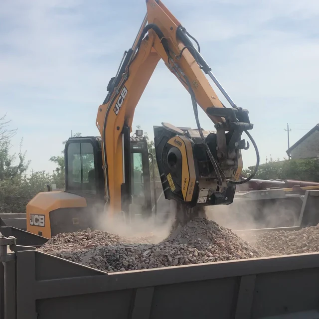 MB Crushers Bucket Crusher | Model MB-C50 S4 | Mouth Opening Width 21" | Machine Size 5+ Tons | For Excavator & Backhoe Loaders - Image 4