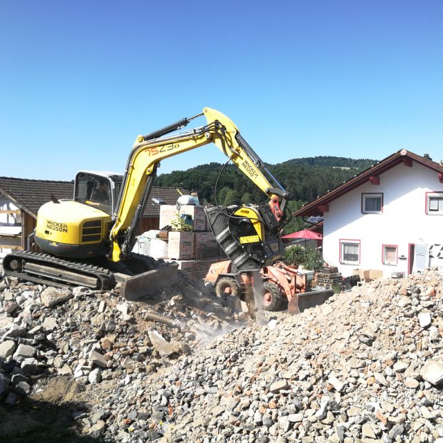 MB Crushers Bucket Crushers | Model BF60.1 S4 | Mouth Opening Width 24" | Machine Size 8-18 Tons | For Excavators - Image 2