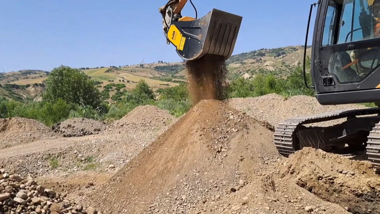 MB Crushers Padding Bucket | Model MB-HDS412 | Width 51" | Machine Size 2.5-4 Tons | For Excavators - Image 3