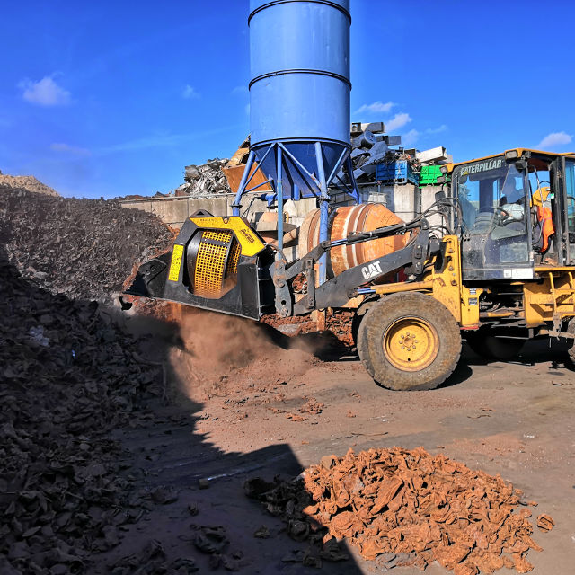 MB Crushers Screening Bucket | Model MB-LS170 S2 | Width 71" | Machine Size 6.5-15 Tons | For Loaders & Backhoe Loaders - Image 3