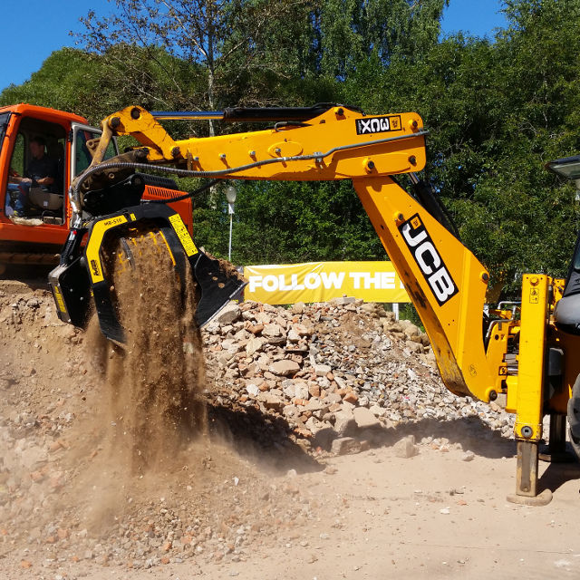 MB Crushers Screening Bucket | Model MB-S10 S4 | Width 67" | Machine Size 15-25 Tons | For Excavators & Backhoe Loaders - Image 4