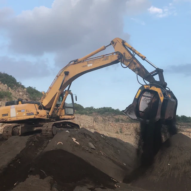 MB Crushers Screening Bucket | Model MB-S18 S4 | Width 79" | Machine Size 20-35 Tons | For Excavators - Image 4