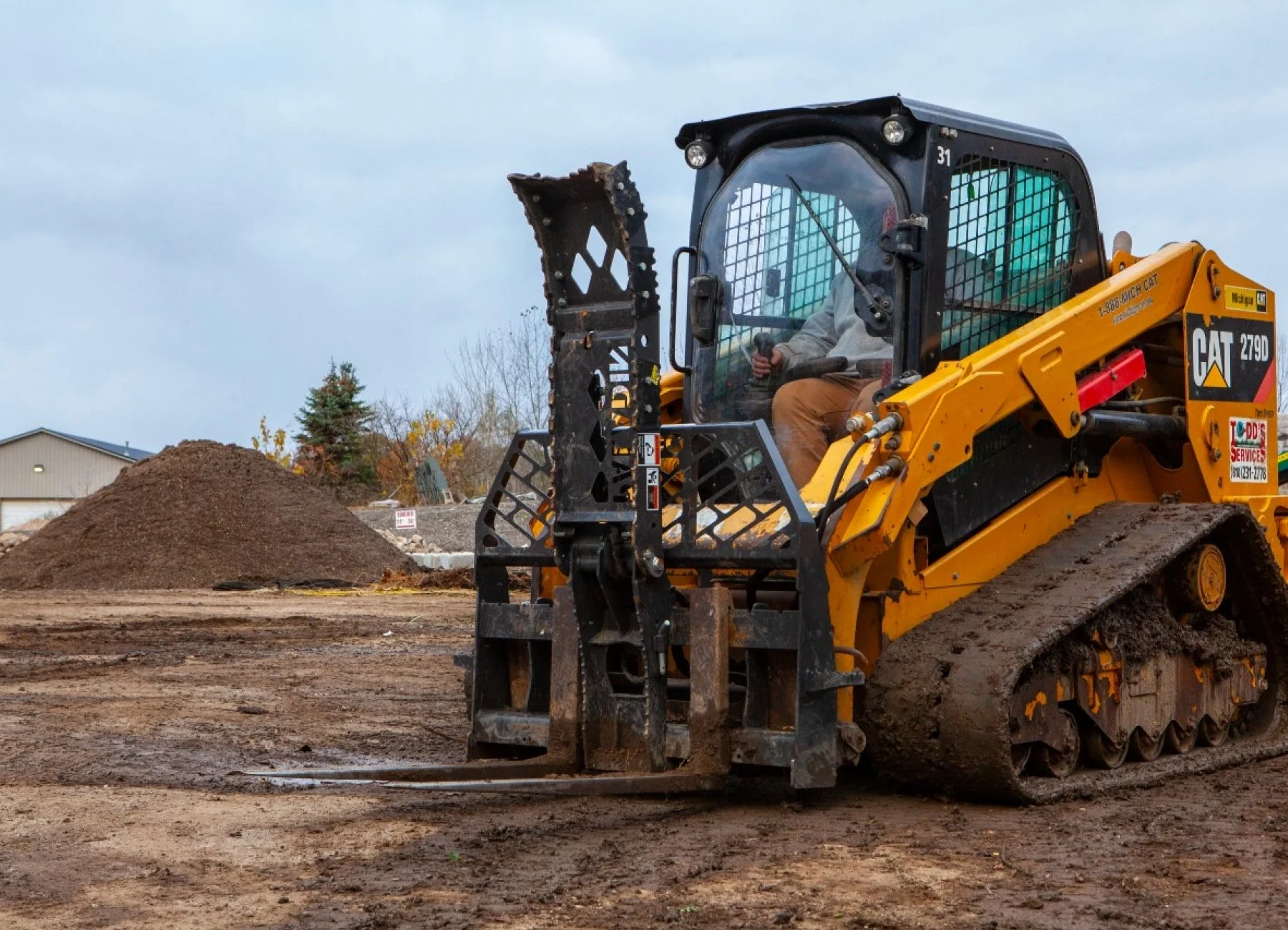 Paladin | Sharkbite Grapple for Skid Steer - Image 3
