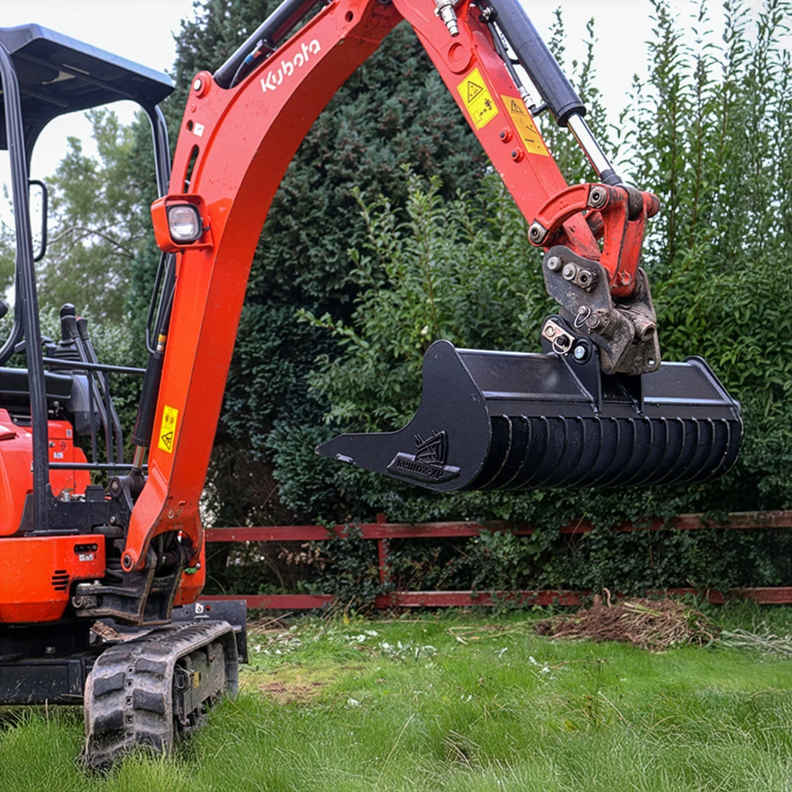 Volvo EC140E  Excavator Rake Riddle Bucket - 72" - Image 4